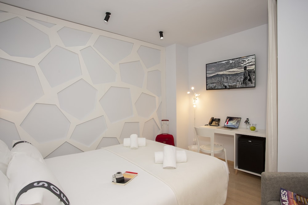 casual colours barcelona hotel