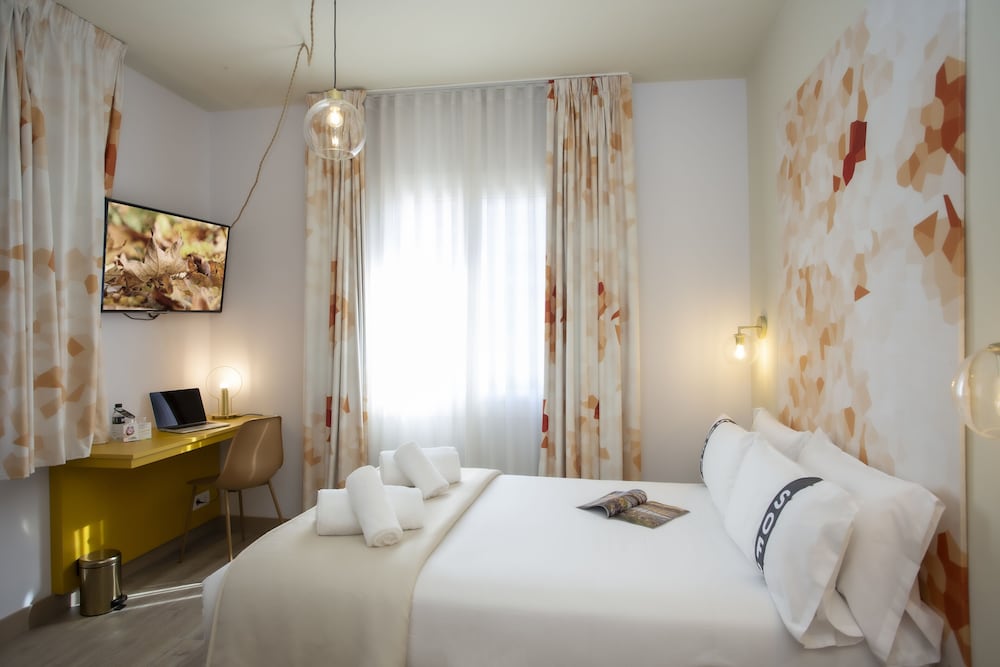 casual colours barcelona hotel