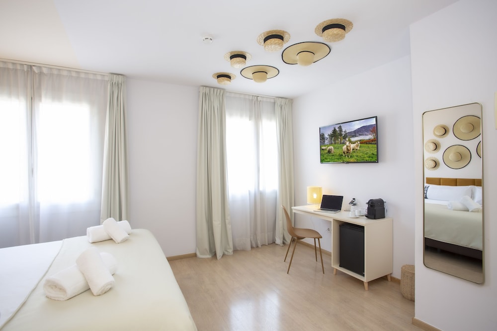 casual colours barcelona hotel