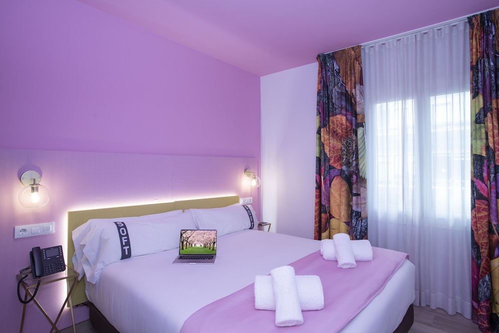 casual colours barcelona hotel