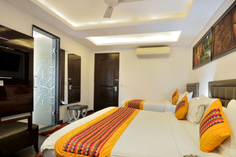 check in room chuna mandi