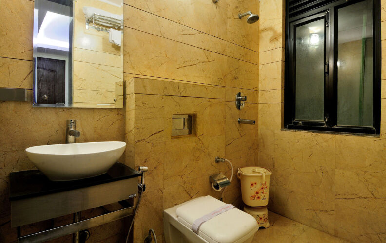 check in room chuna mandi