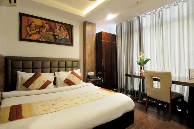 check in room chuna mandi