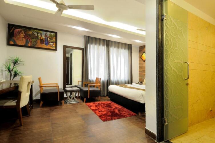 check in room chuna mandi