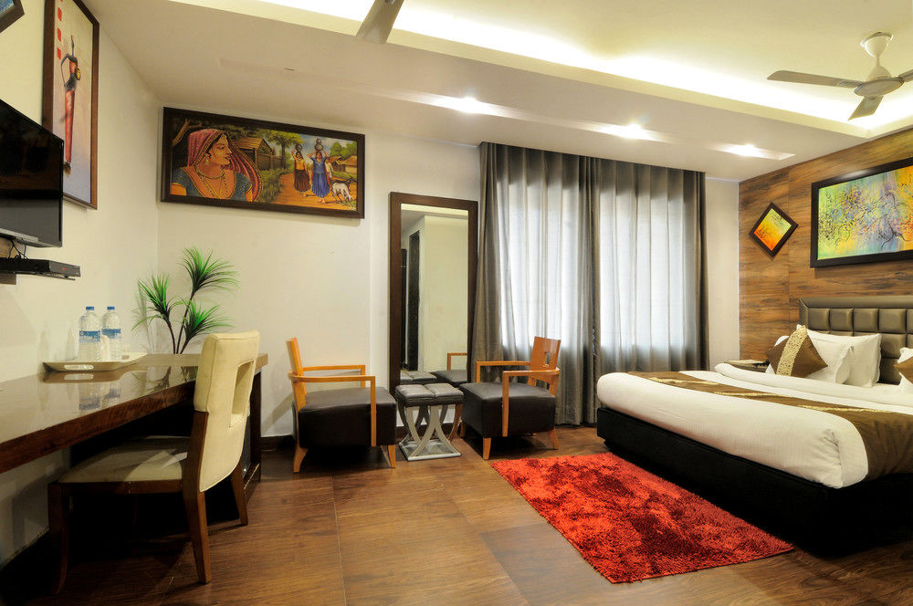 check in room chuna mandi