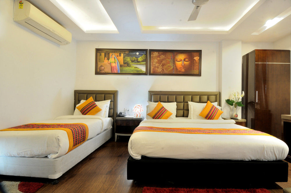 check in room chuna mandi