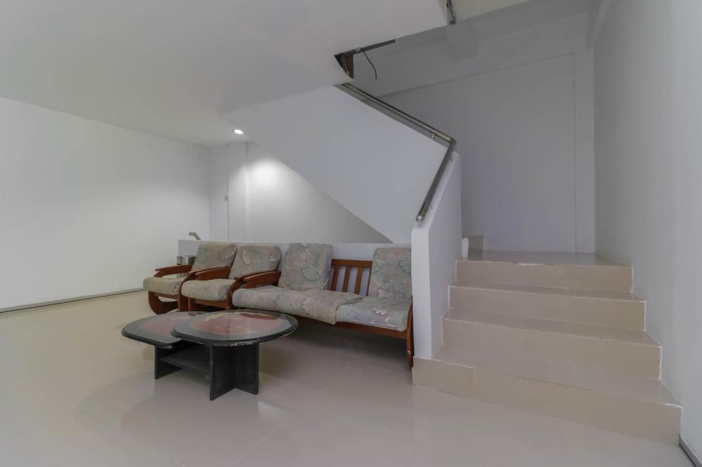 reddoorz plus near kepri mall