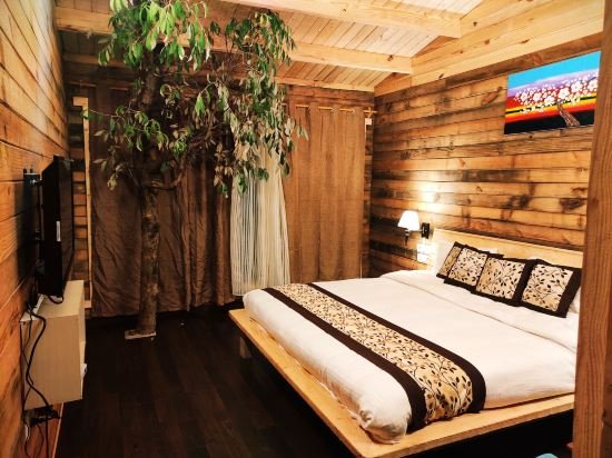 Treehouse Resort,,2 star