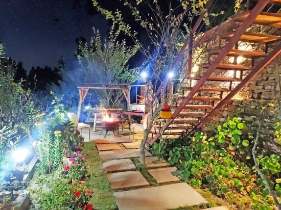 Treehouse Resort,,2 star