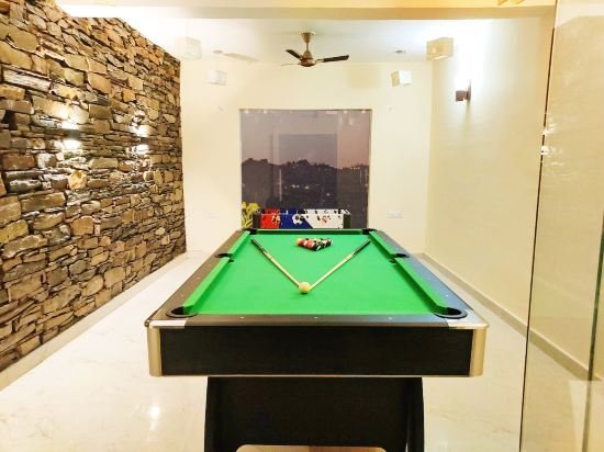 Treehouse Resort,,2 star