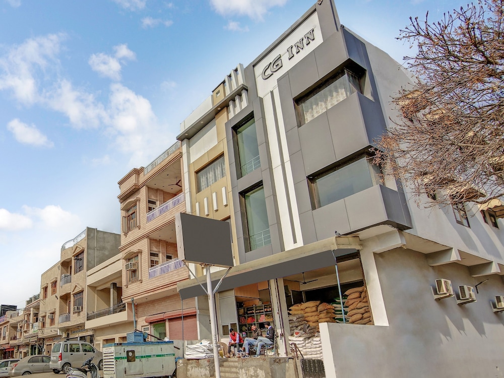 oyo 28040 hotel cg inn
