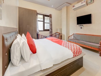 oyo 28040 hotel cg inn