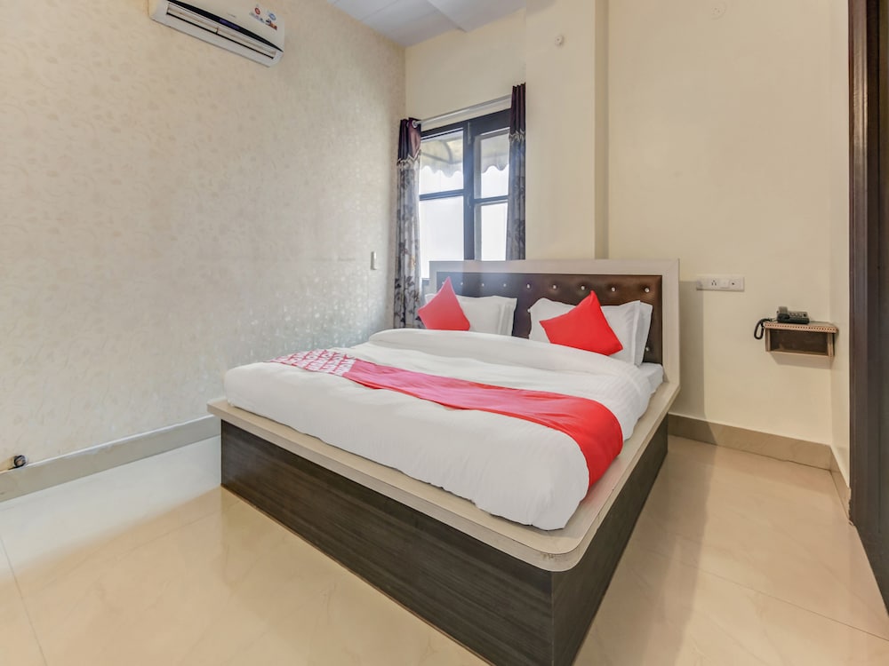 oyo 28040 hotel cg inn