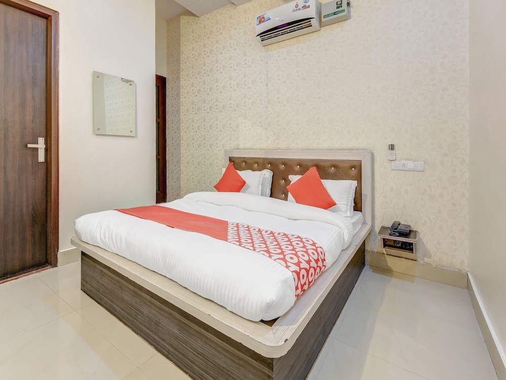 oyo 28040 hotel cg inn