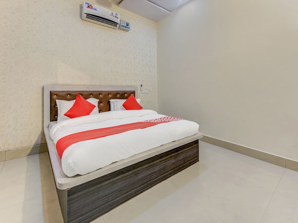 oyo 28040 hotel cg inn