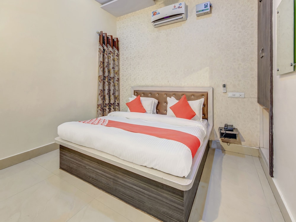 oyo 28040 hotel cg inn