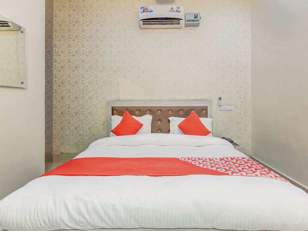 oyo 28040 hotel cg inn