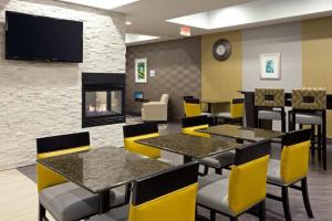 holiday inn express and suites batavia darien lake