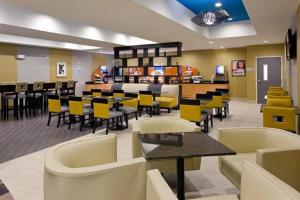 holiday inn express and suites batavia darien lake