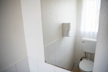 ecomotel o r tambo intl