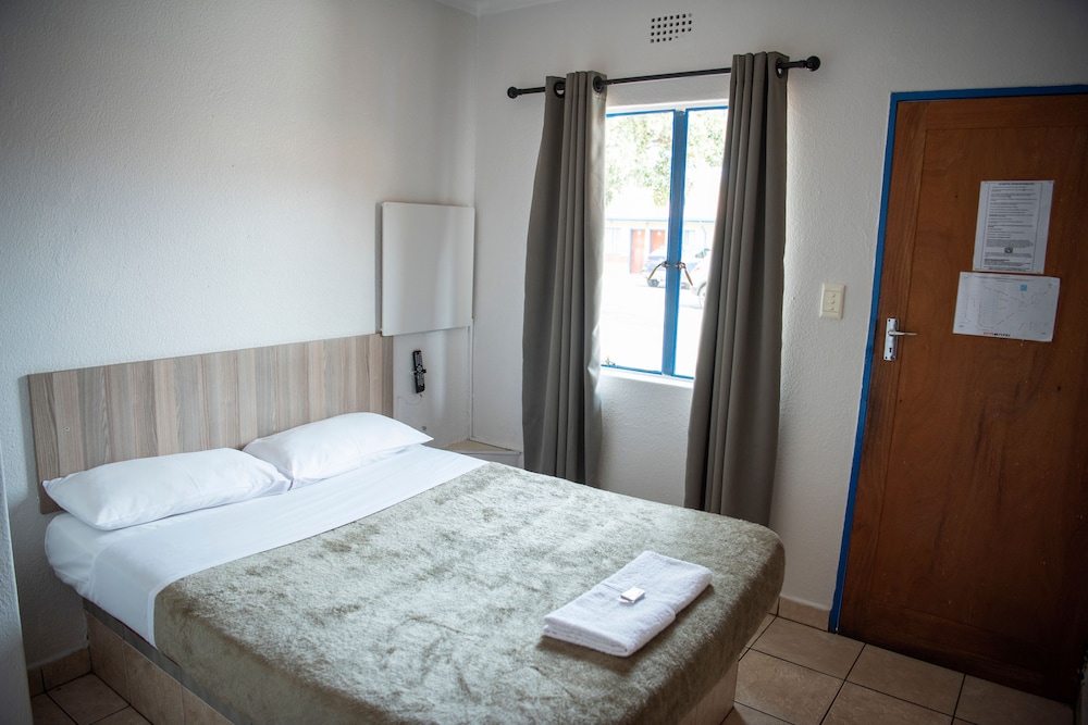 ecomotel o r tambo intl