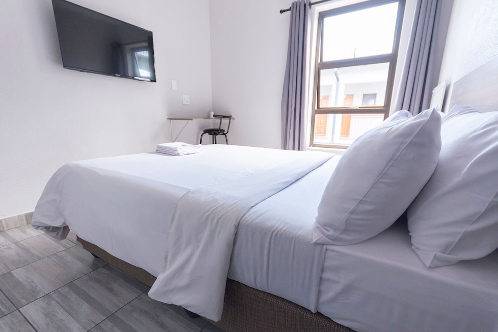 ecomotel o r tambo intl