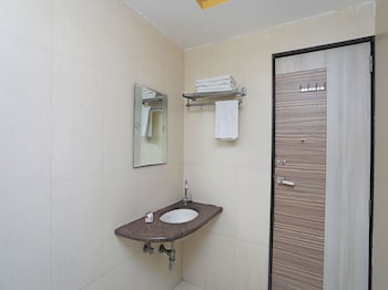 oyo 6401 the neelam executive