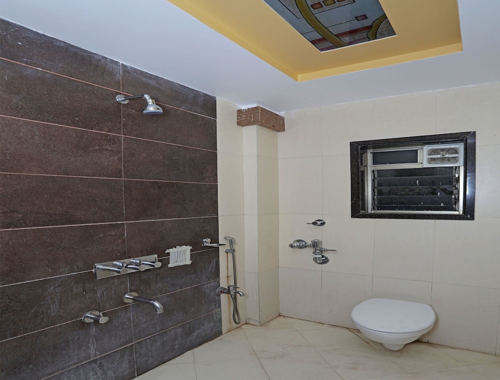 oyo 6401 the neelam executive
