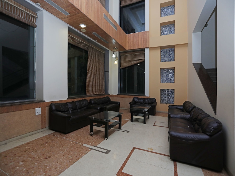 oyo 6401 the neelam executive