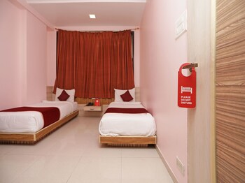oyo 6401 the neelam executive