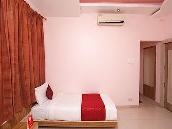 oyo 6401 the neelam executive