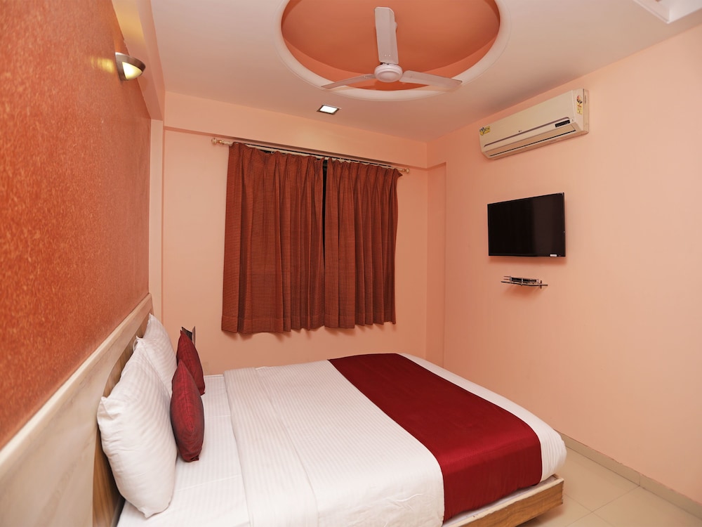 oyo 6401 the neelam executive