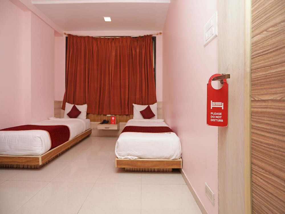 oyo 6401 the neelam executive