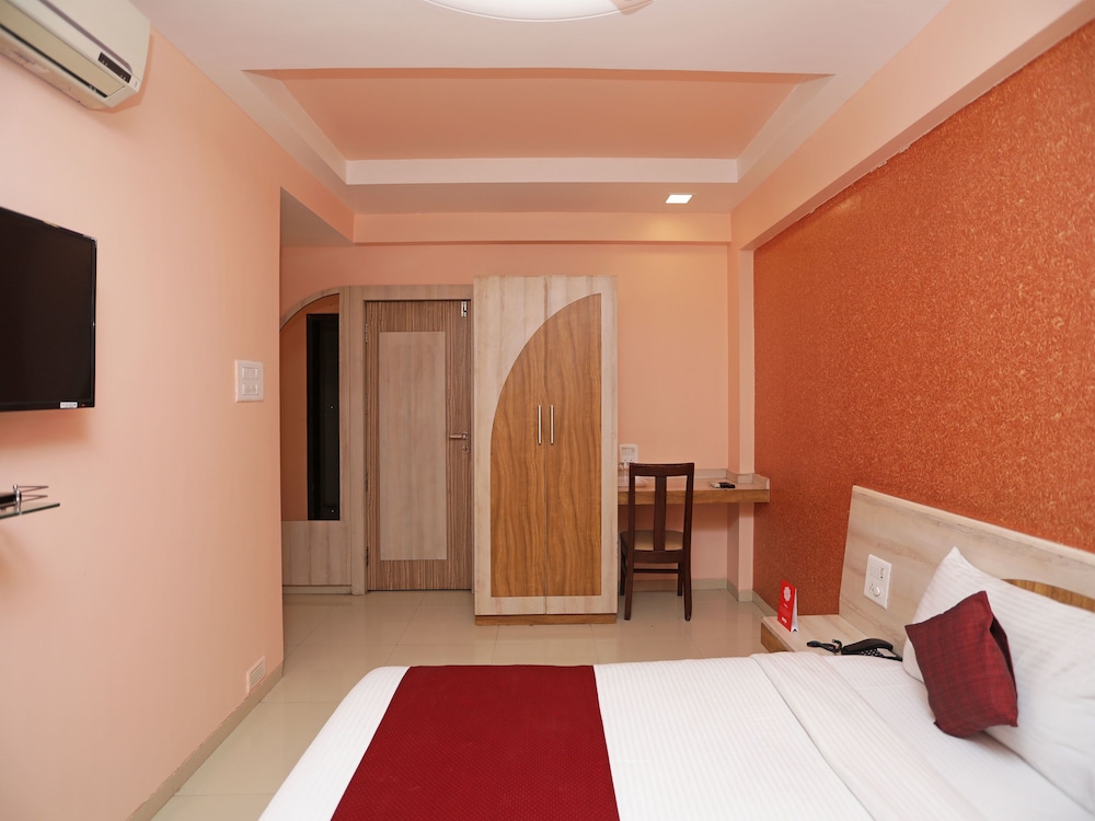 oyo 6401 the neelam executive