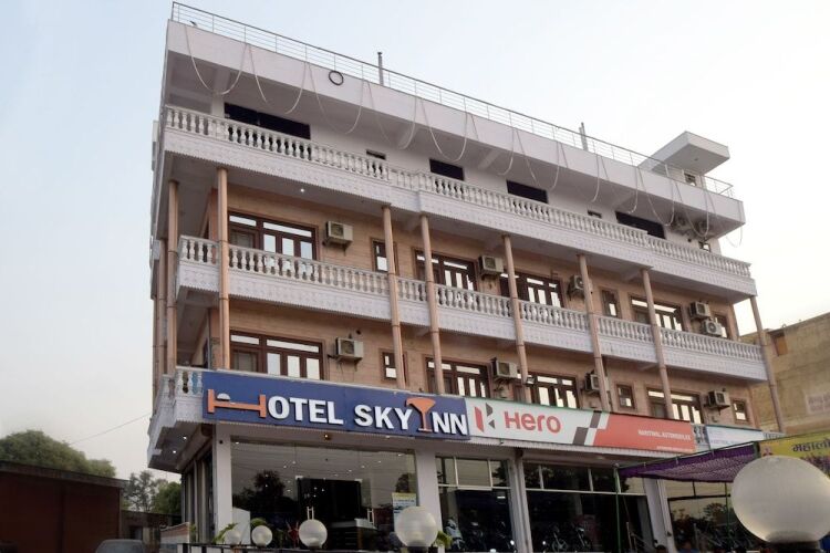 hotel sky inn