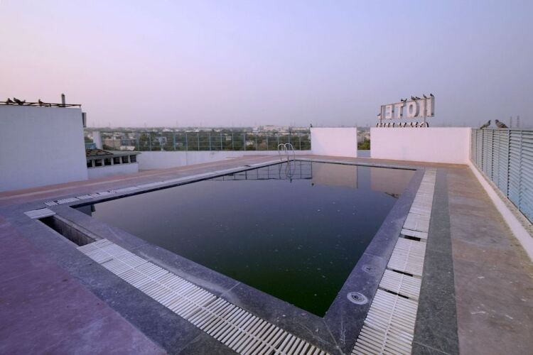 hotel sky inn