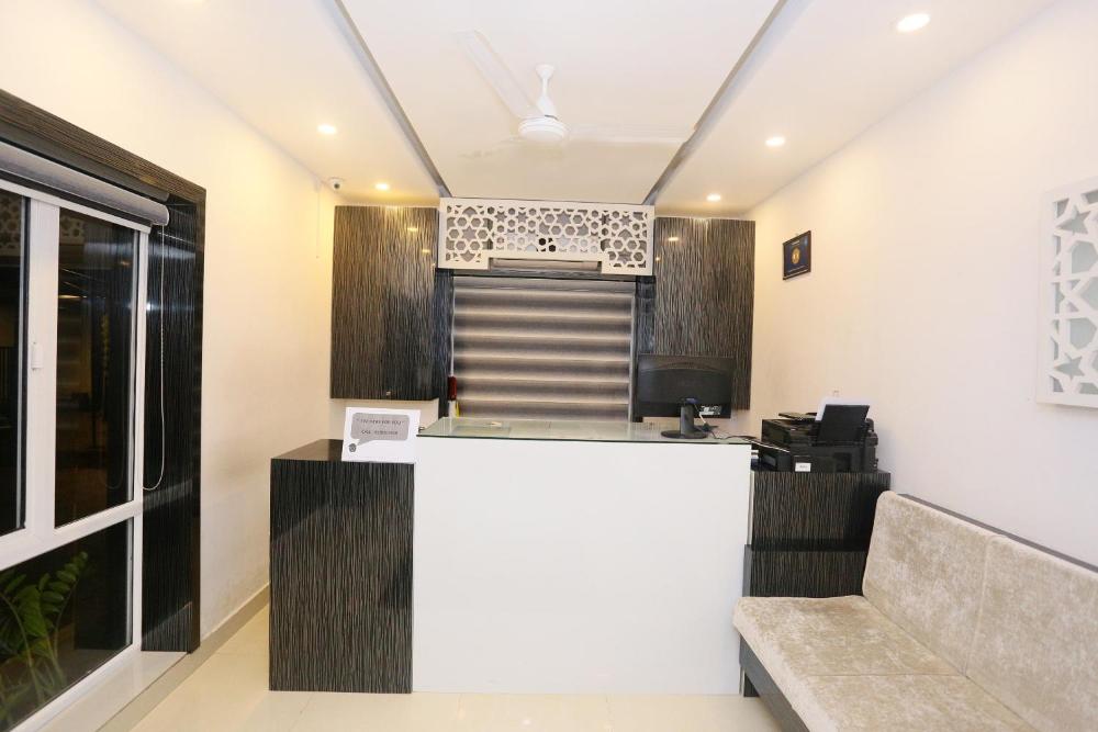 ambalath maple leaves hostel