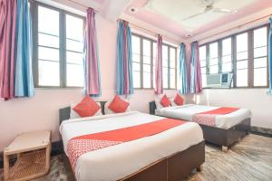 Hotel O Shree Laxmi Palace,Near - Jolly Grant Airport,3 star