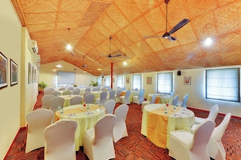 the estate resort bar and restaurant