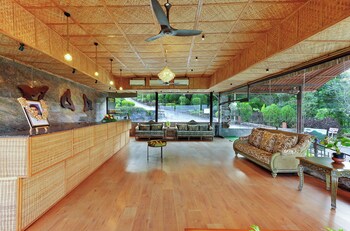 the estate resort bar and restaurant