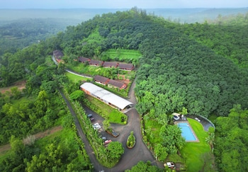 the estate resort bar and restaurant