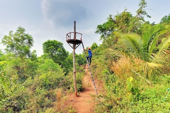 the estate resort bar and restaurant