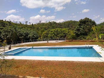 the estate resort bar and restaurant