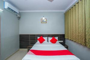 Oyo Flagship 18338 White Fort,33, Dispensary Rd, Kalasipalya,3 star