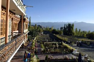 Hotel Charu Palace,Khakshal,3 star