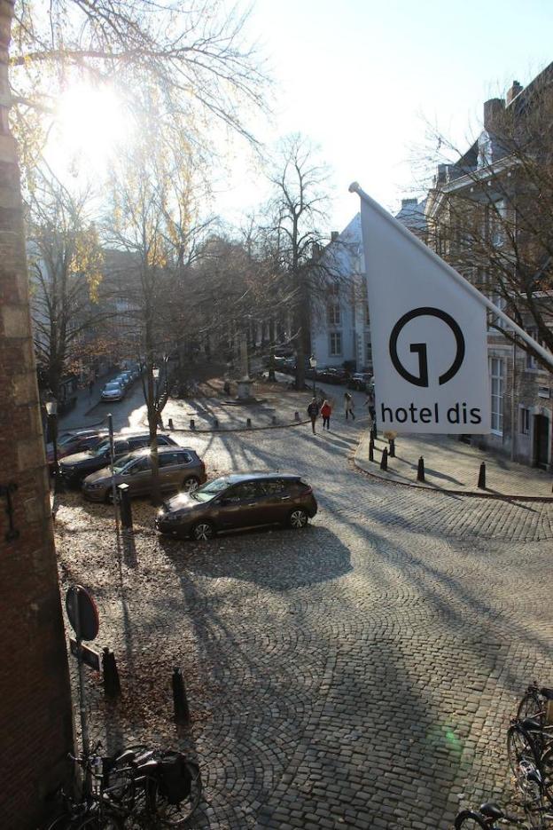 hotel dis