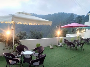 hotel kausani retreat
