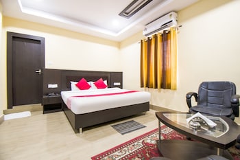 hotel holiday international