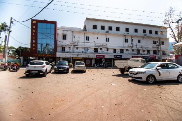 hotel holiday international