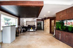 hotel holiday international